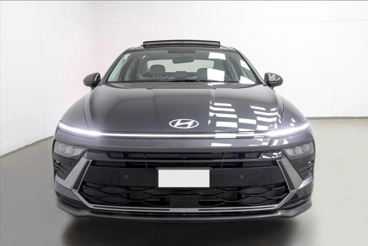 Hyundai Sonata sedan